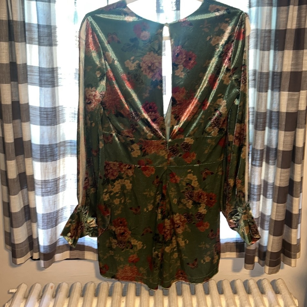 NWT Velvet Romper 💚 - Picture 6 of 6